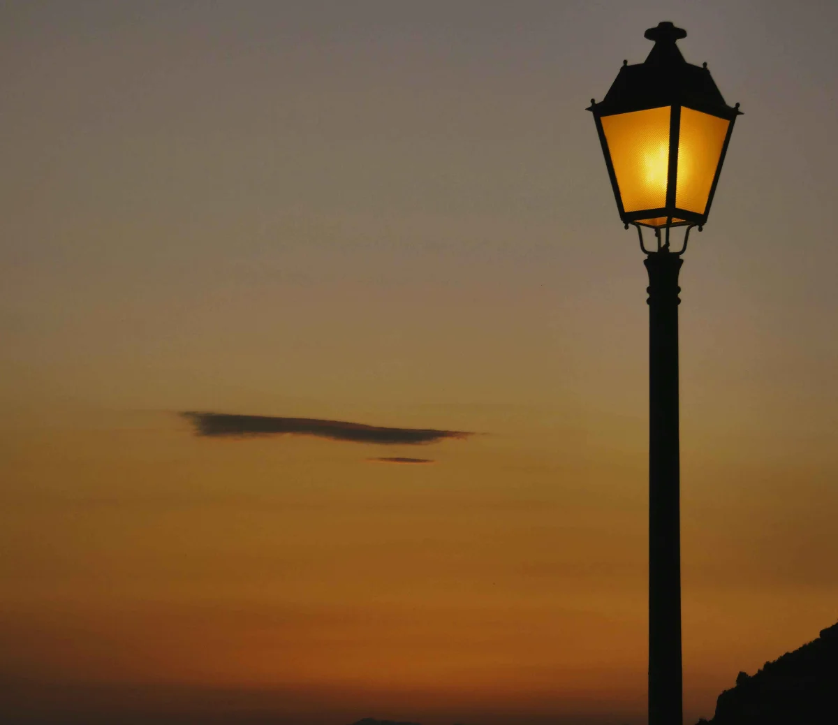 faro a la derecha